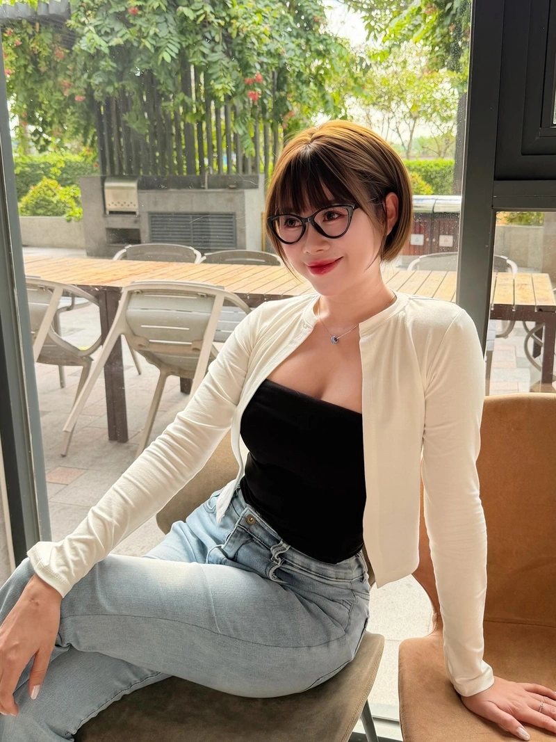 Hình Việt Phương Thoa bikini sexy đít căng mọng