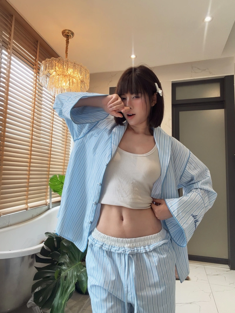 Hình Việt Phương Thoa bikini sexy không che nhiều