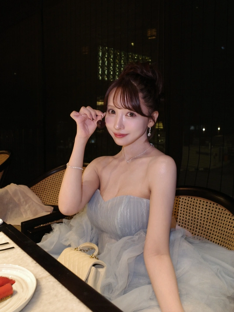 Hình Yua Mikami bikini sexy đường cong quyến rũ hút hồn