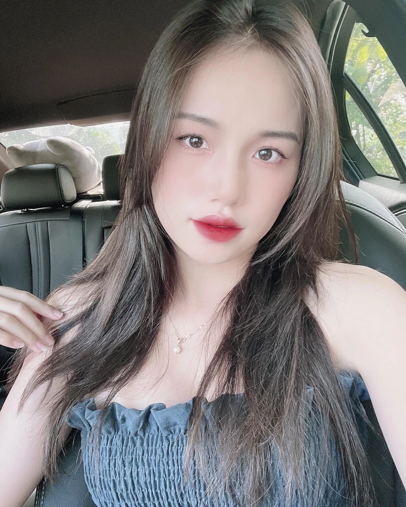 Hình ảnh Thị Nhung mông tròn căng quyến rũ