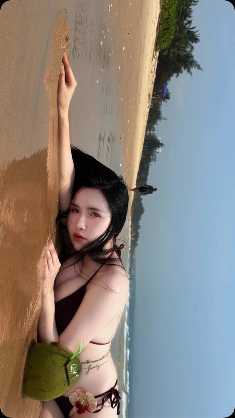 Hình ảnh Viên Vibi bikini sexy nóng bỏng hút hồn