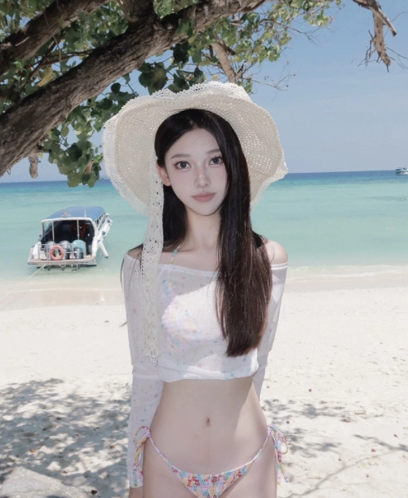 Hình ảnh gái xinh mặc bikini nhỏ vẻ đẹp nóng bỏng