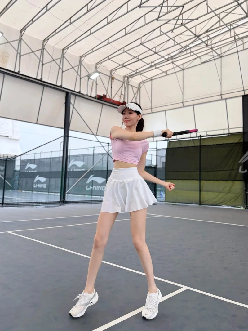 Hình ảnh hot girl đánh pickleball khỏe mạnh