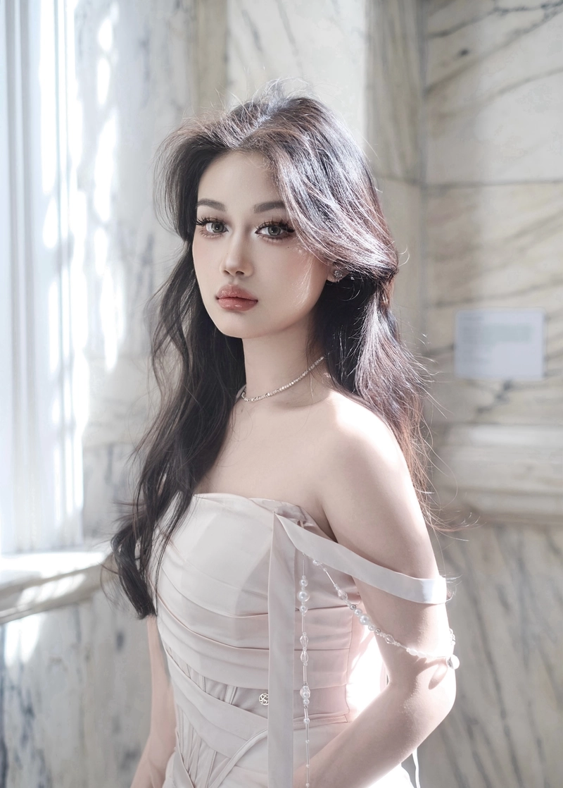 Hình gái Tây xinh cá tính với nét riêng