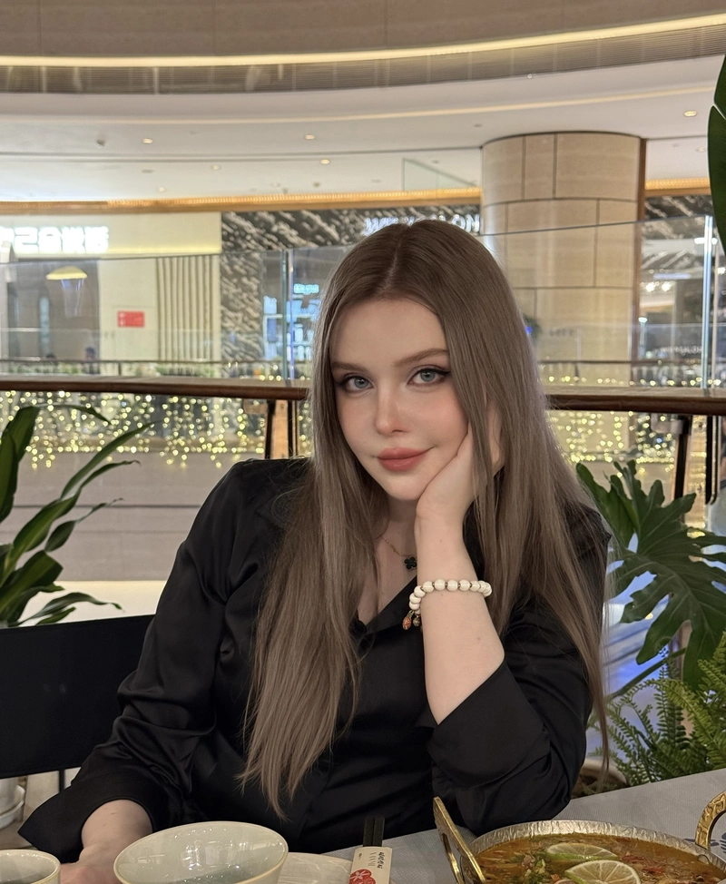 Hình gái Tây xinh nhẹ nhàng đầy duyên dáng