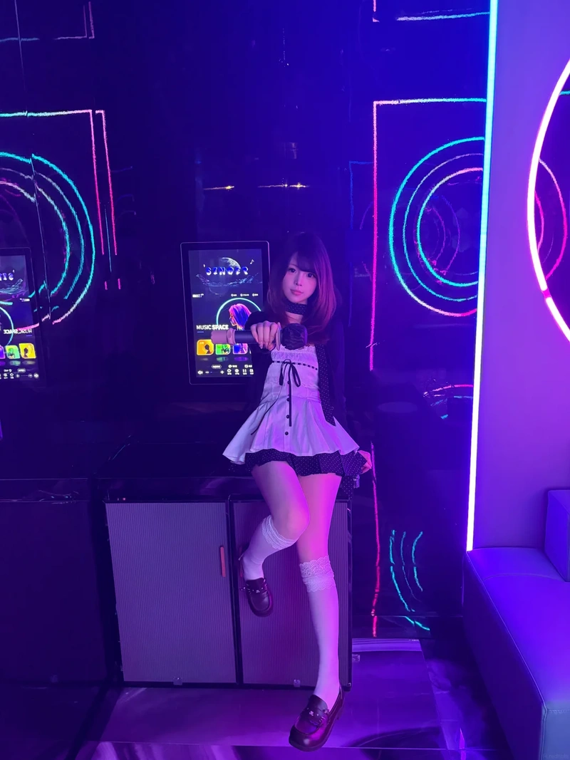 Hình gái karaoke khỏa thân 2K siêu phẩm