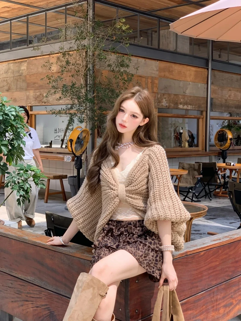 Hình gái mặc váy ngắn xinh xắn