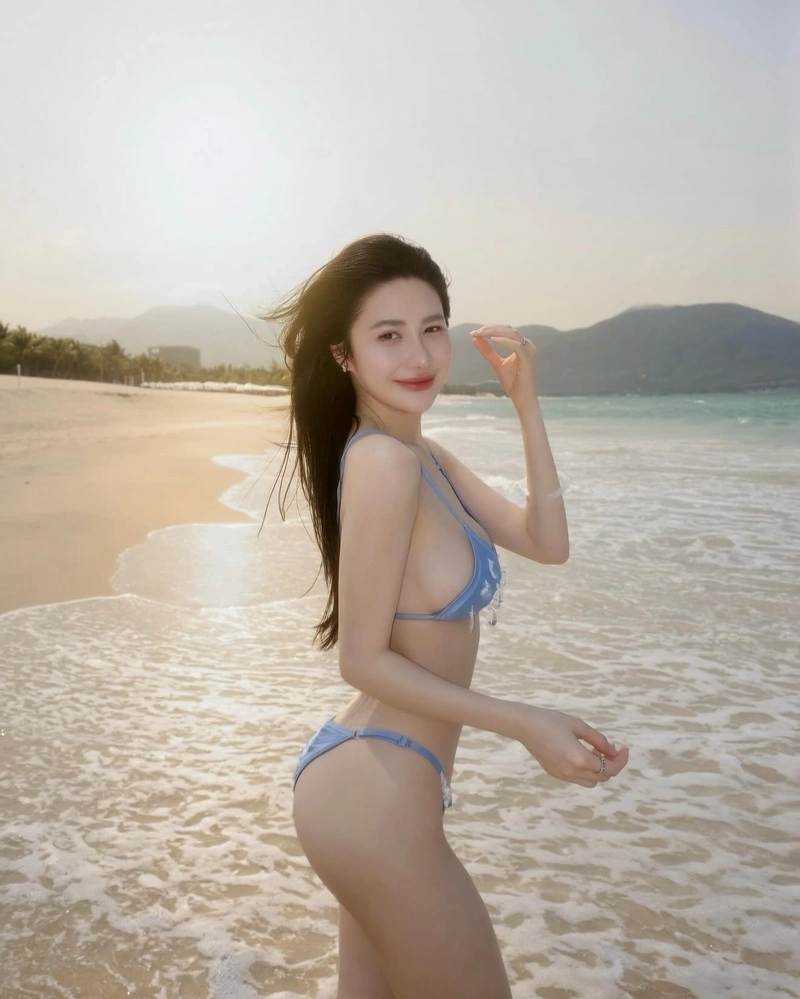Hình gái show hàng bikini xuyên thấu 4K