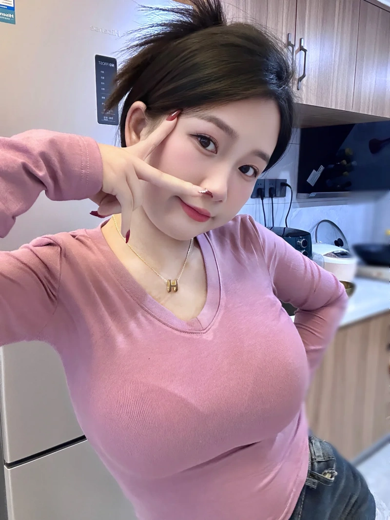 Học sinh khoe mông to quyến rũ