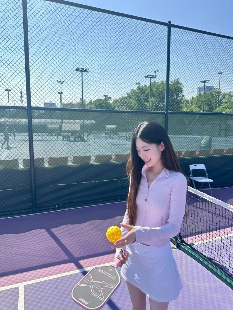 Hot girl chơi pickleball dáng đẹp