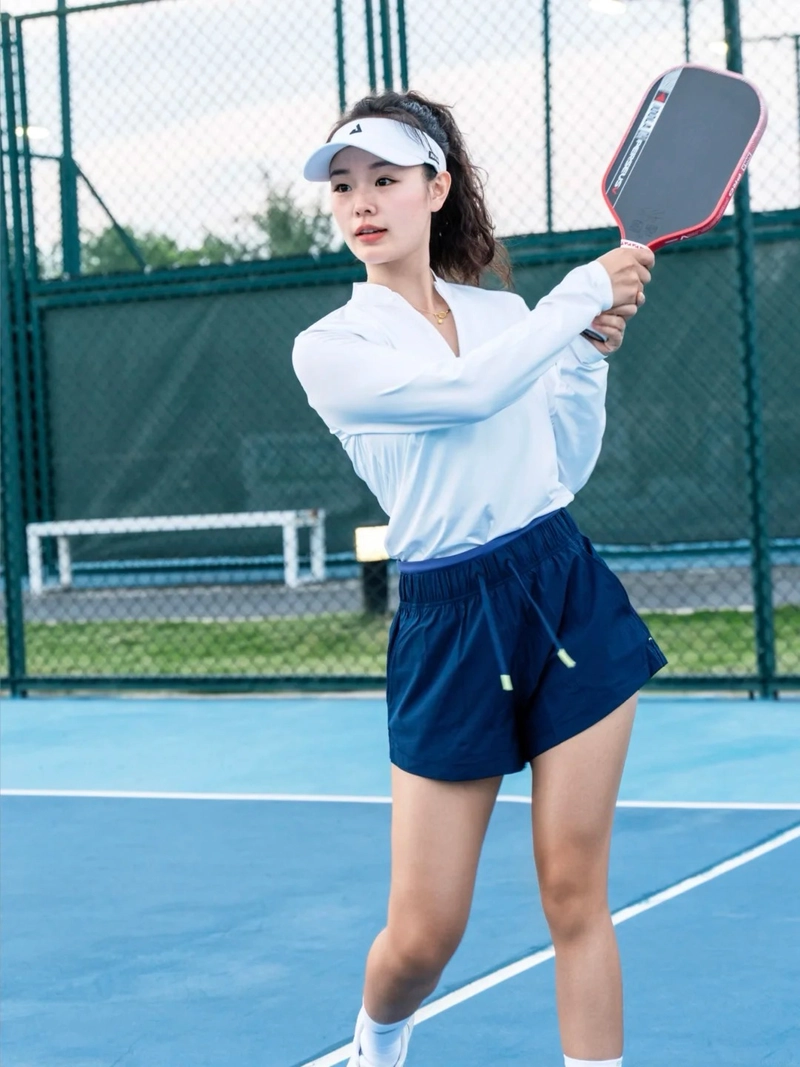 Hot girl đánh pickleball thần thái nổi bật