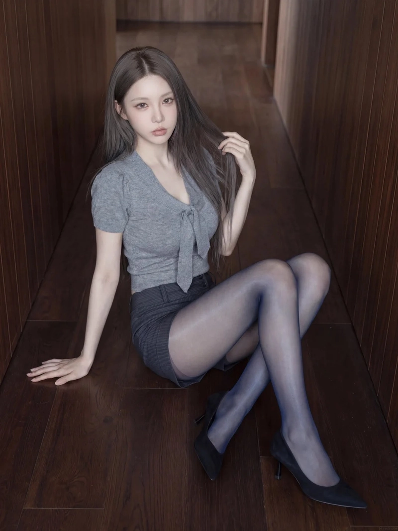 Hot girl diện quần tất đen