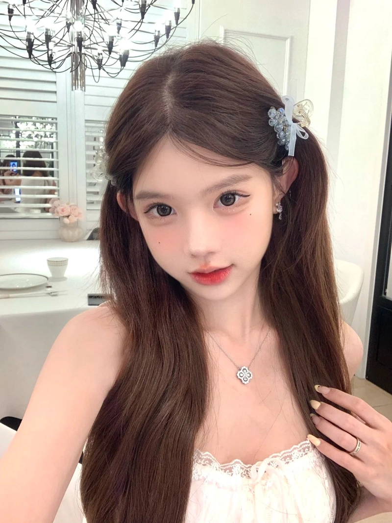 Hot girl selfie góc nghiêng xinh