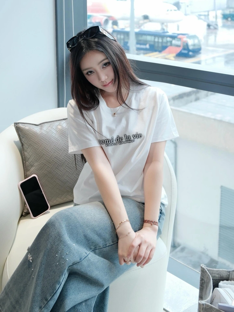 Mông Quỳnh Kool tròn khủng trong đồ bơi
