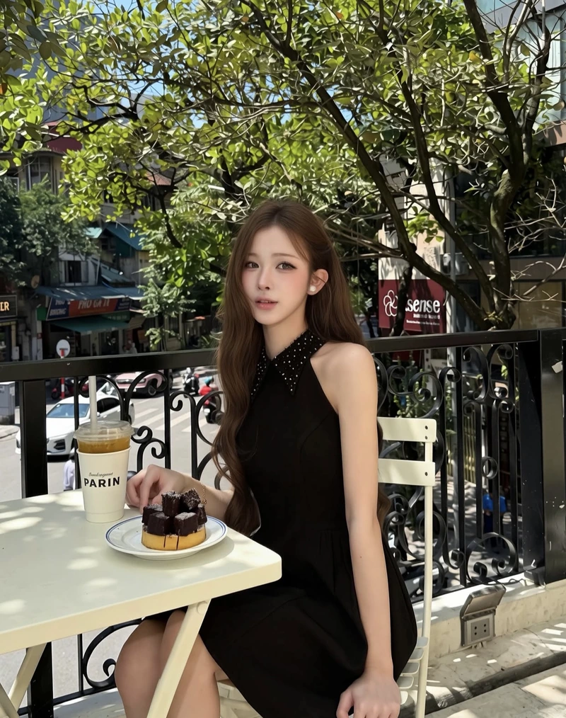 Nàng xinh diện áo yếm cuốn hút
