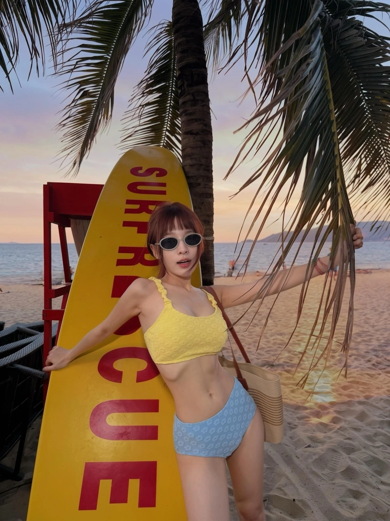 Ngọc Kem bikini 4K gợi tình vòng 1 khủng