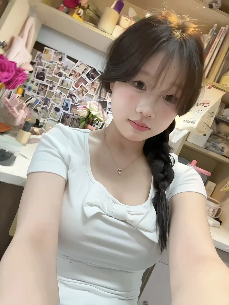Ngực to học sinh lột đồ khoe hàng