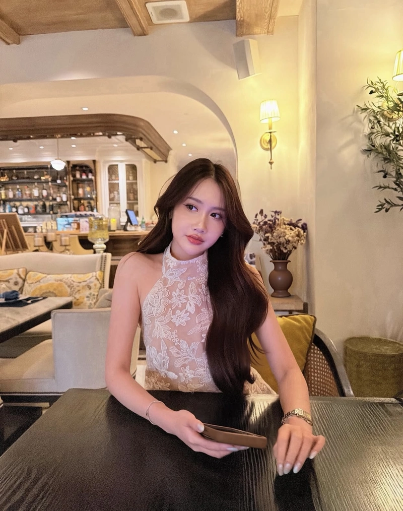 Người đẹp áo yếm nét đẹp