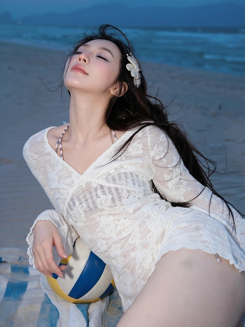 Quỳnh Kool khoe vòng ba quyến rũ bikini