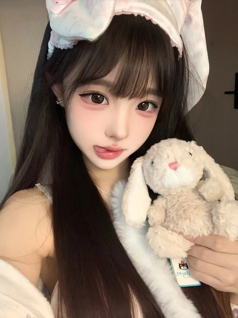 Selfie gái xinh biểu cảm tự nhiên
