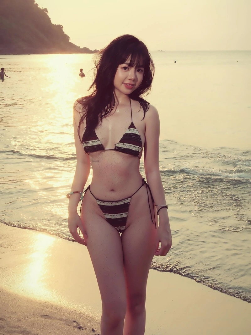 Shana Quỳnh Giang khoe ngực to trong bikini sexy