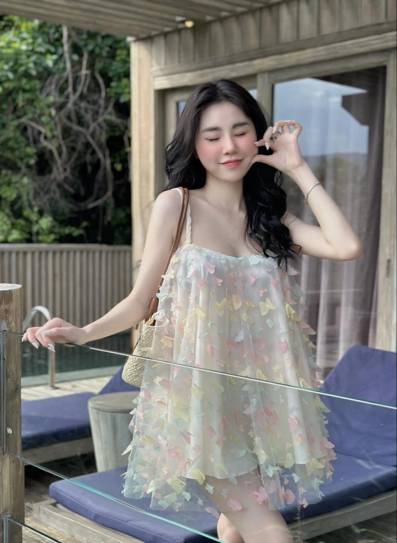 Thân hình siêu phẩm váy lưới gợi tình