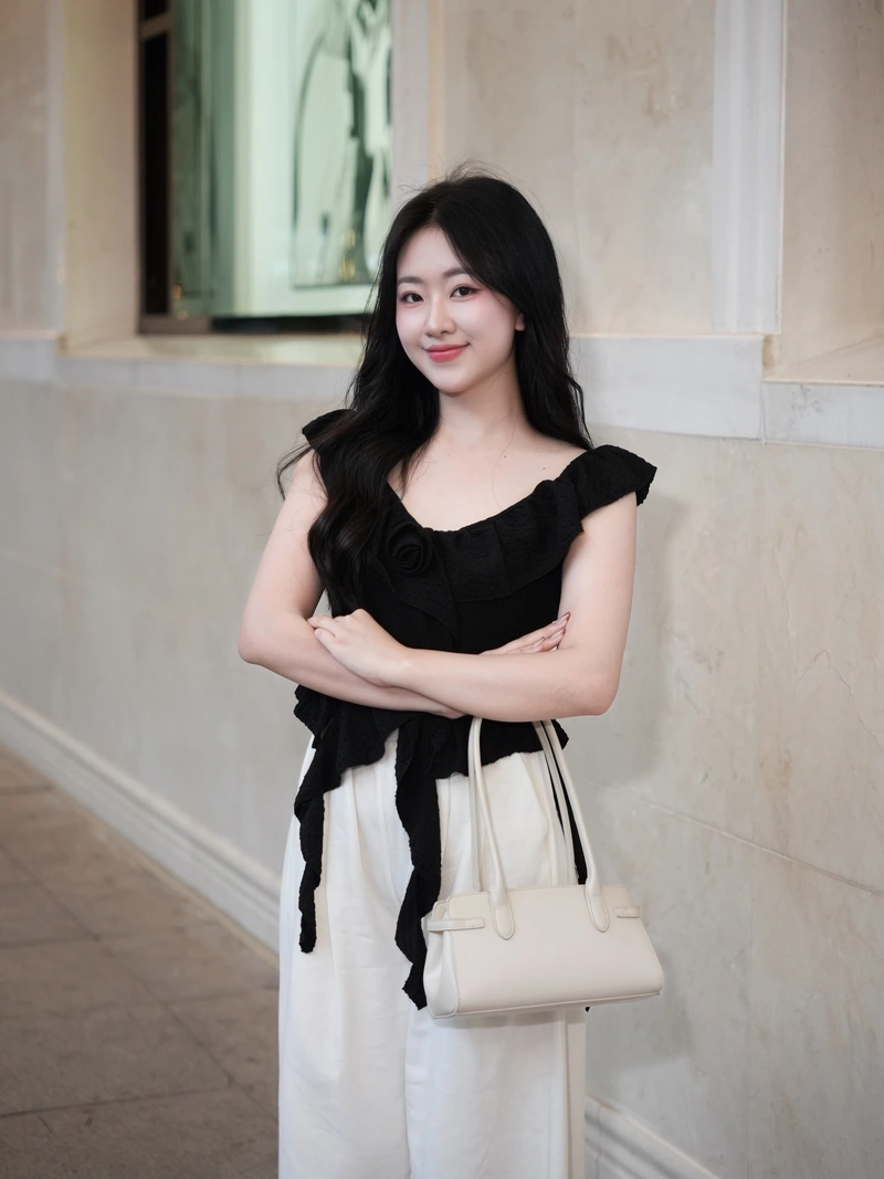 Thảo Lee khoe vòng ba trong bikini sexy