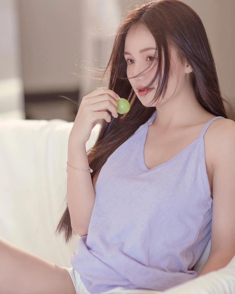 Thị Nhung bikini ôm sát vòng một to tròn
