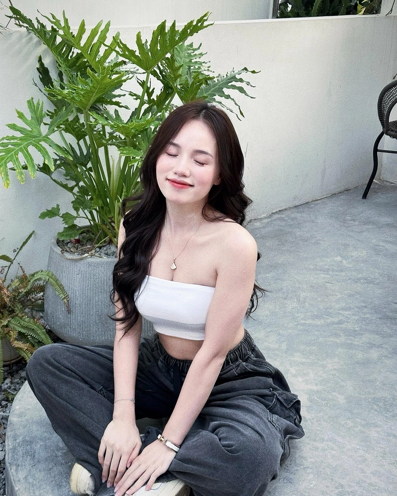 Thị Nhung mặc bikini sexy khoe thân hình nóng bỏng