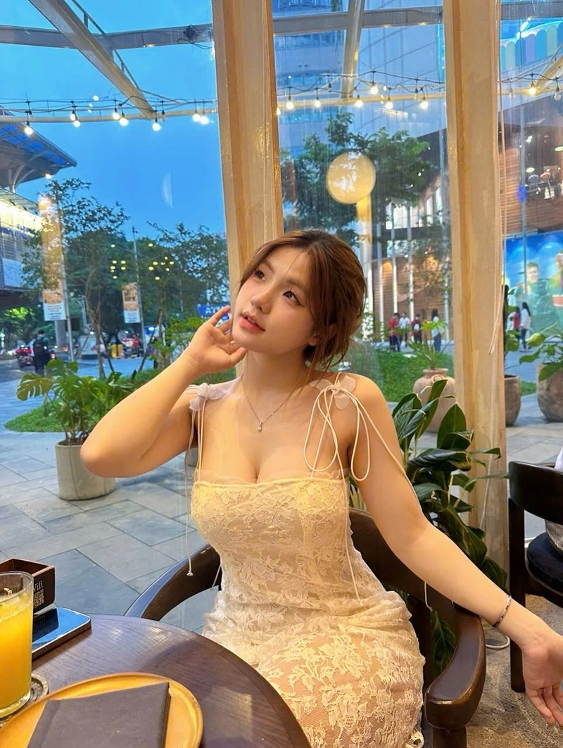 TikToker Lanhxinhyeu06 sexy cởi đồ nóng bỏng full HD