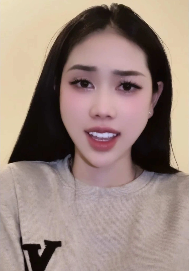 Tuệ Vy Tiktoker sexy cởi đồ lộ hàng gợi cảm 4K