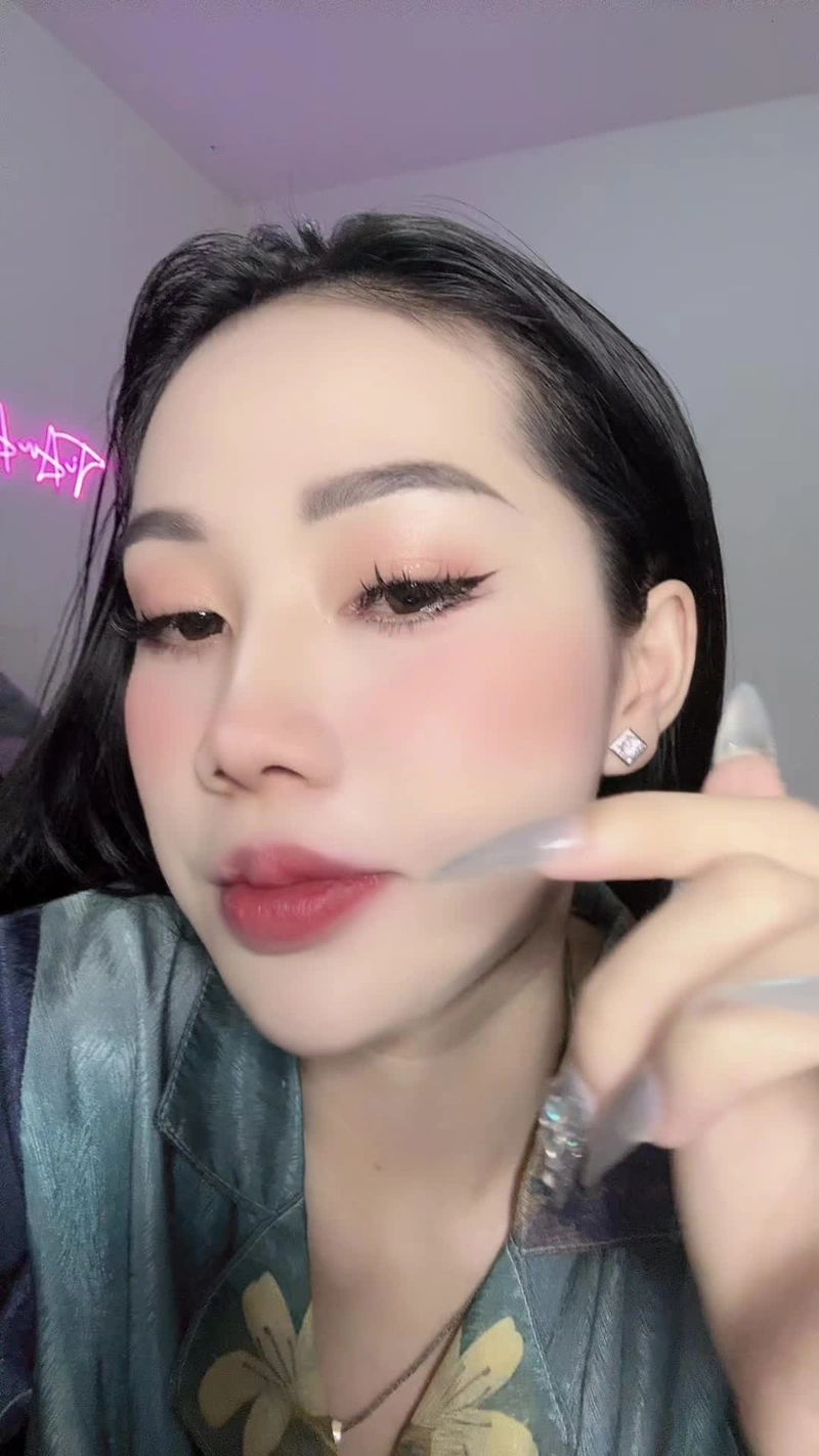 Tuệ Vy Tiktoker sexy lột sạch khoe thân hút hồn