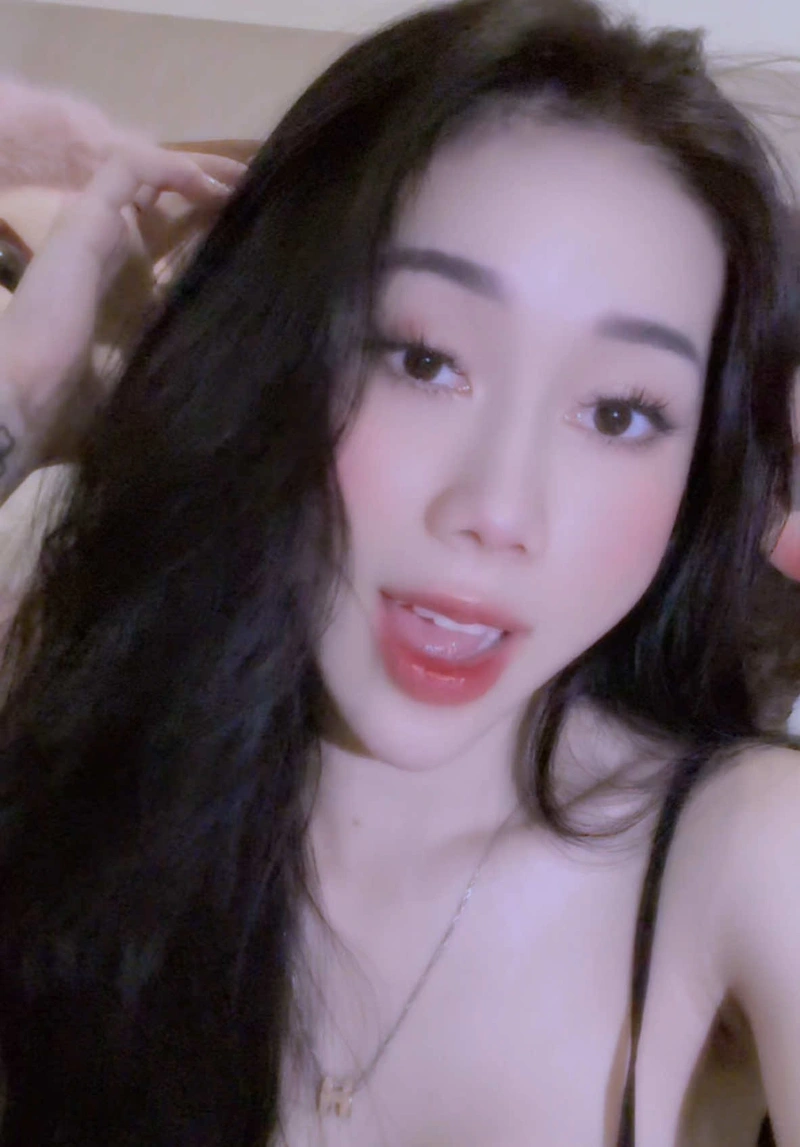 Tuệ Vy Tiktoker sexy vòng 1 tròn đầy cuốn hút