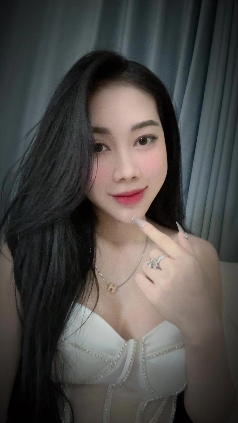Tuệ Vy Tiktoker sexy vú to tròn quyến rũ