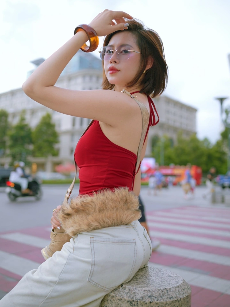 Việt Phương Thoa khoe vòng ba quyến rũ bikini