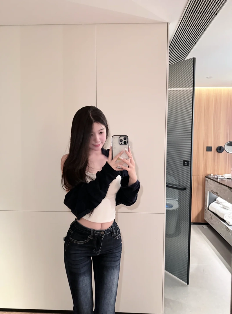Vú to học sinh nude khoe vòng 3