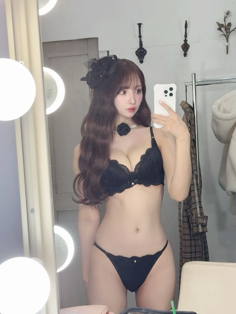 Yua Mikami bikini sexy khoe vòng ba tròn đầy nóng bỏng